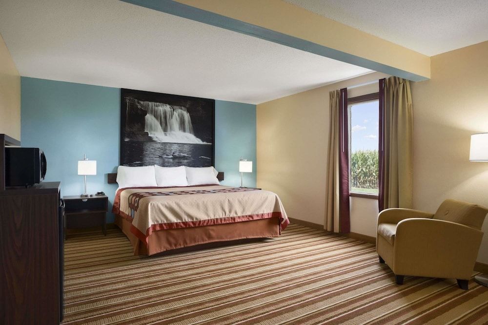 Super 8 by Wyndham Mattoon 3
