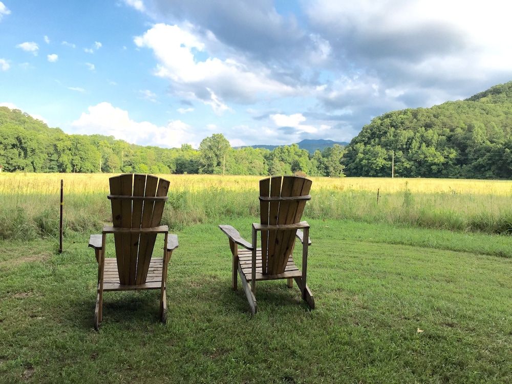 Creekwalk Inn and Cabins 2