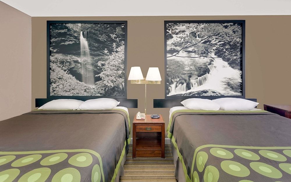 Super 8 by Wyndham Athens 3