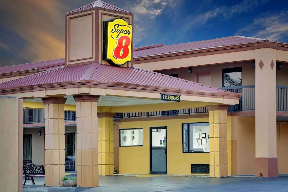 Super 8 by Wyndham Athens 2 estrellas en Athens