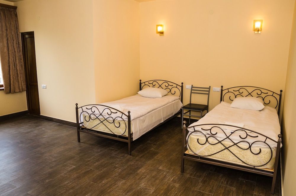 Yeghevnut Hotel 3