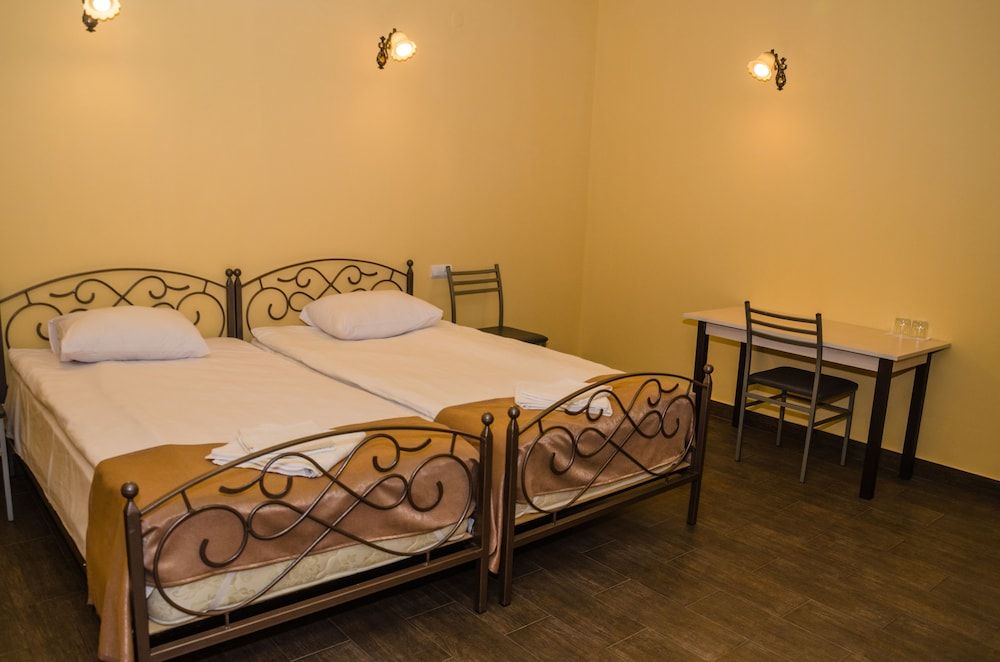 Yeghevnut Hotel 2