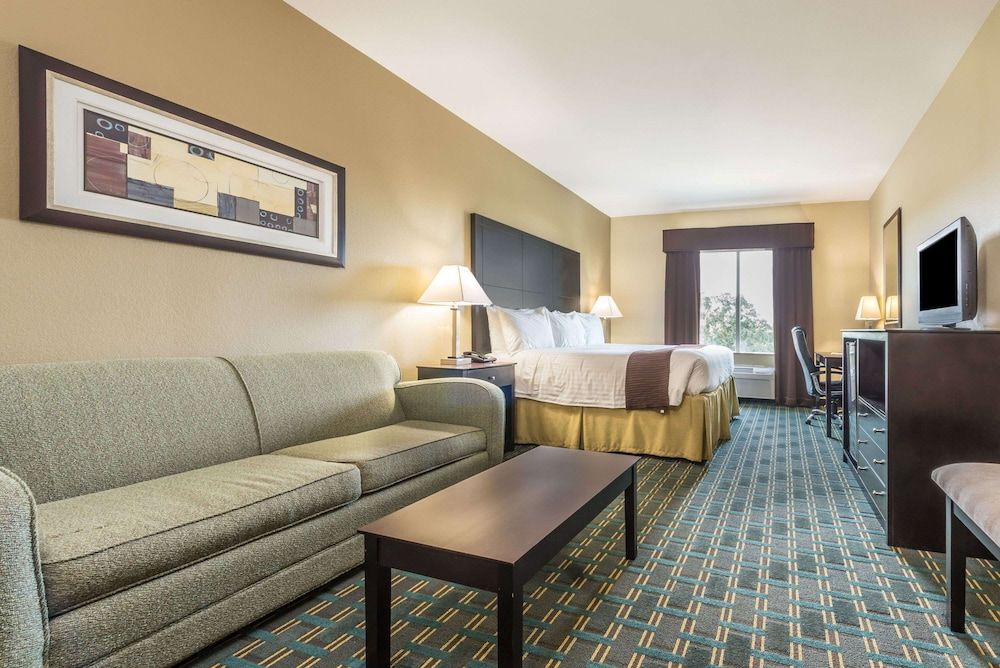Days Inn & Suites by Wyndham Mineral Wells 3