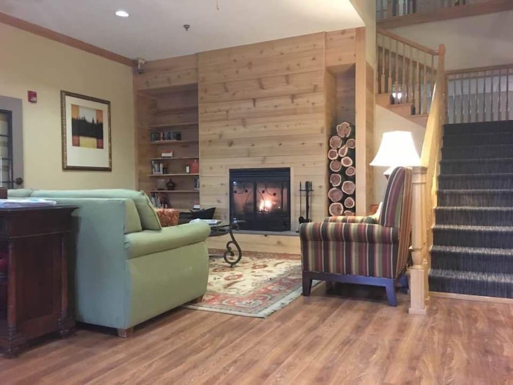 Country Inn & Suites by Radisson, Salina, KS 2