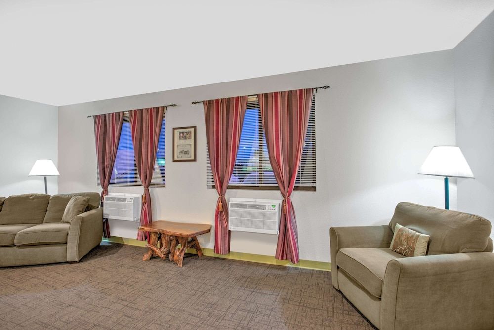 Super 8 by Wyndham Ticonderoga 2