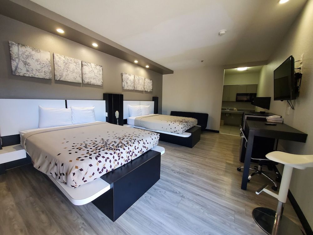 Crystal Inn 2
