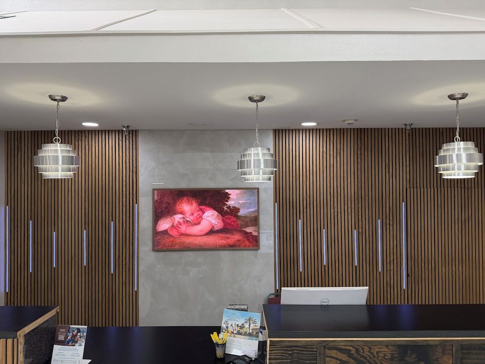 Days Inn & Suites by Wyndham Morris/I-80 2