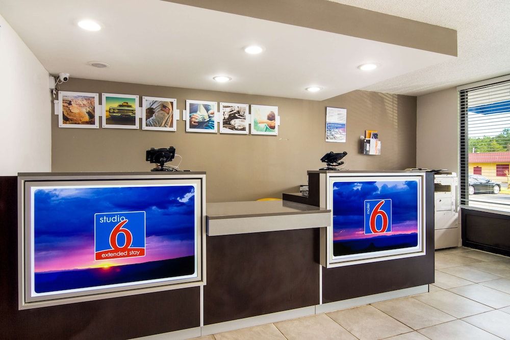 Motel 6 Lagrange, GA 3