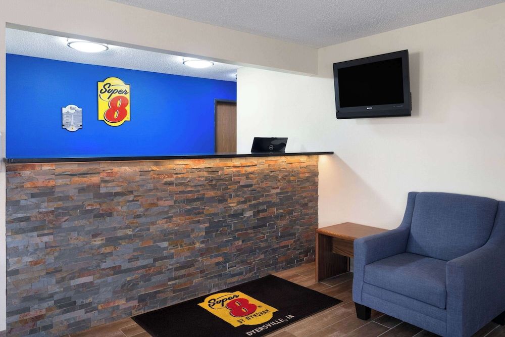 Super 8 by Wyndham Dyersville near Field of Dreams 2