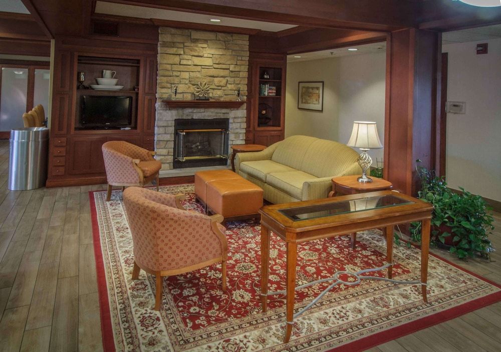 Hampton Inn South Haven 3