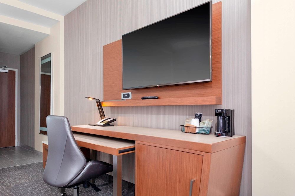 Courtyard by Marriott DeLand Historic Downtown 3