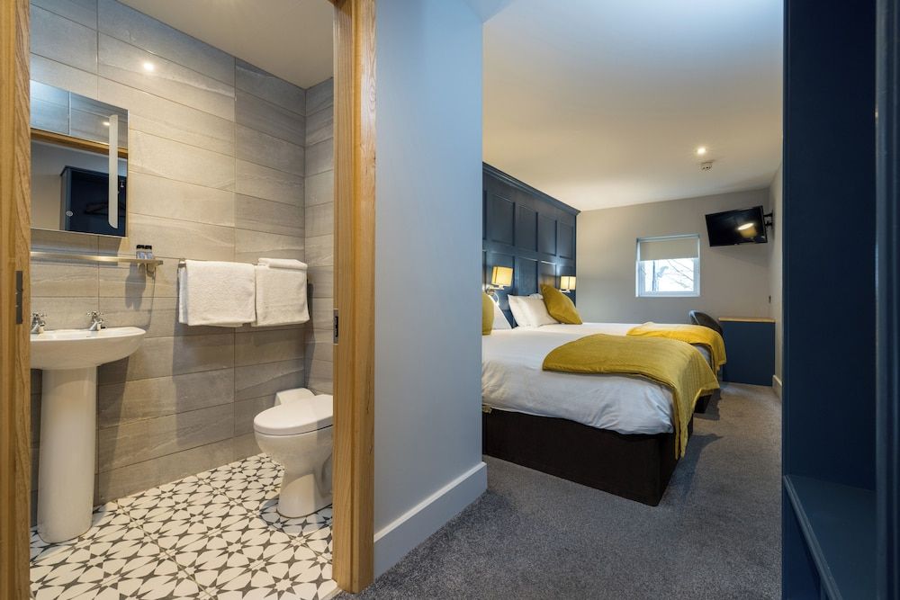Ewings Bar & Self-Catering Accommodation 3