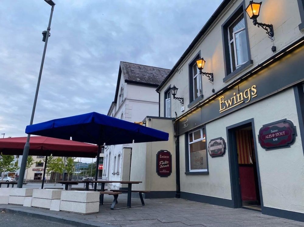 Ewings Bar & Self-Catering Accommodation -1 estrelas em Carlow