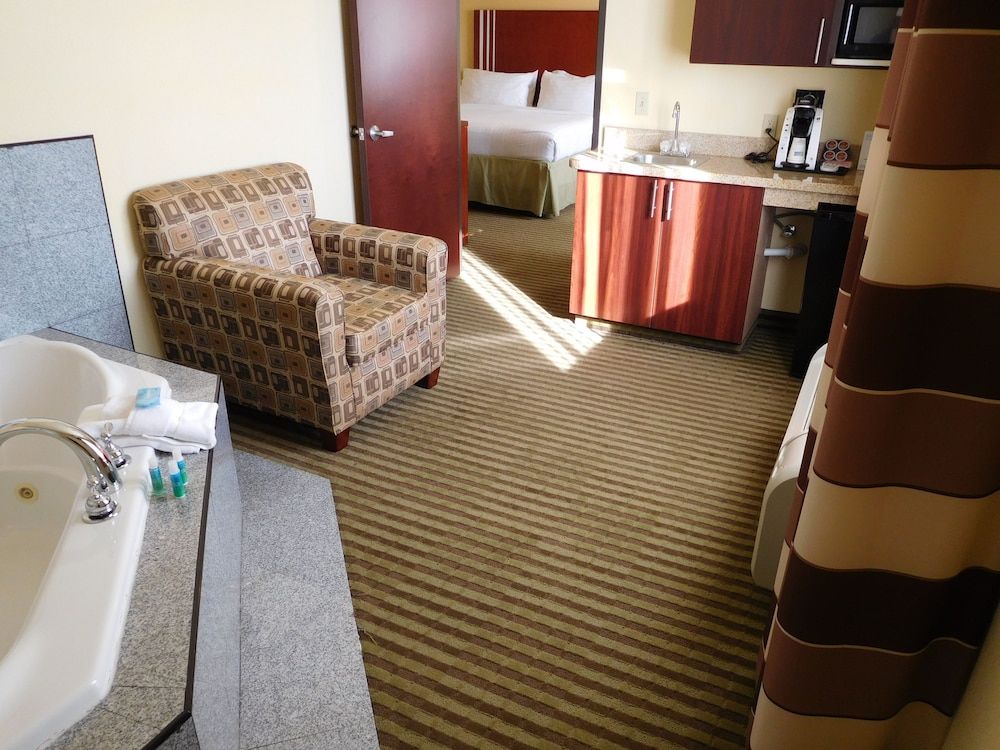 Holiday Inn Express & Suites Ponca City by IHG 3