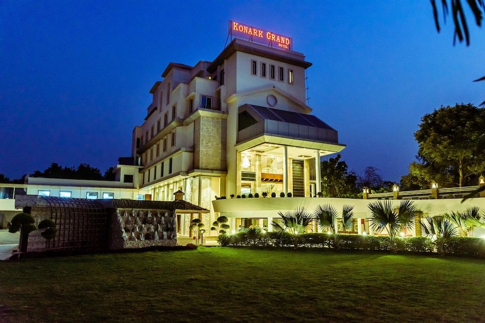 Konark Grand Hotel 4 estrellas en Mirzāpur