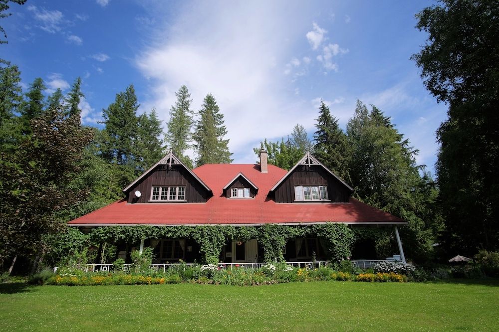 Wedgwood Manor and Glamping Retreat -1 estrellas en Crawford Bay