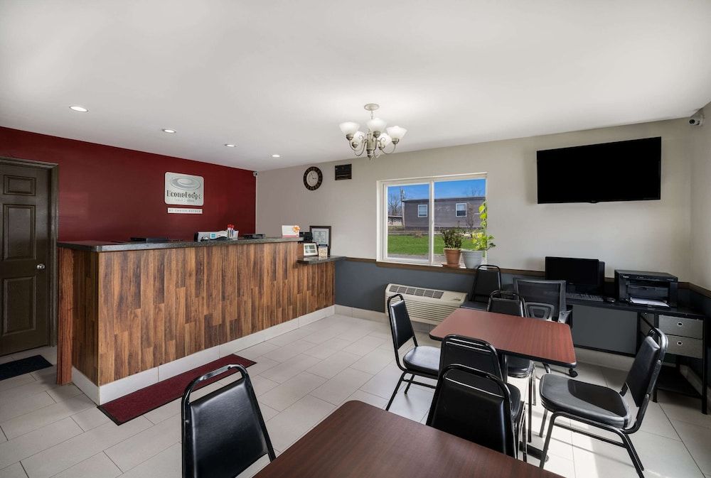 Econo Lodge Inn & Suites Canandaigua - Fingers Lake Area 2