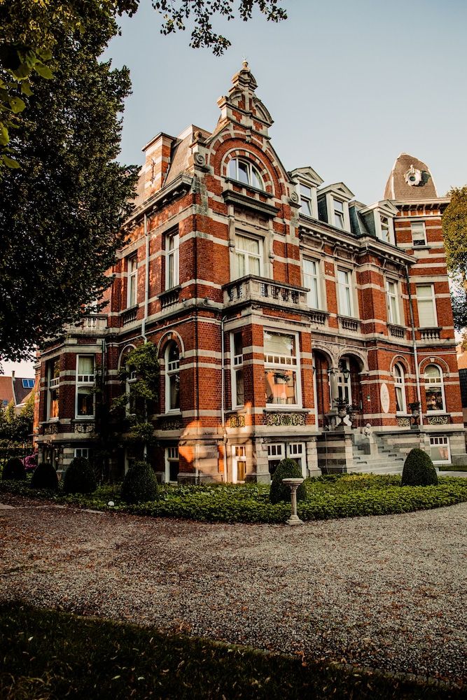 't Kasteel en 't Koetshuys -1 estrellas en Veurne