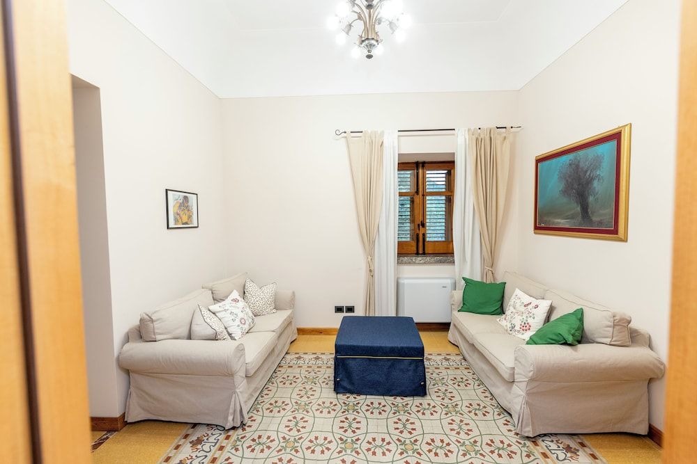 Villa Tecla 2