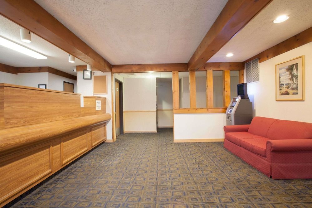 Super 8 by Wyndham Oneonta/Cooperstown 2