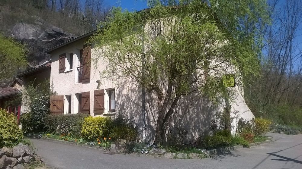 Hôtel La Cascade -1 estrelas em Saint-Genis-les-Ollières