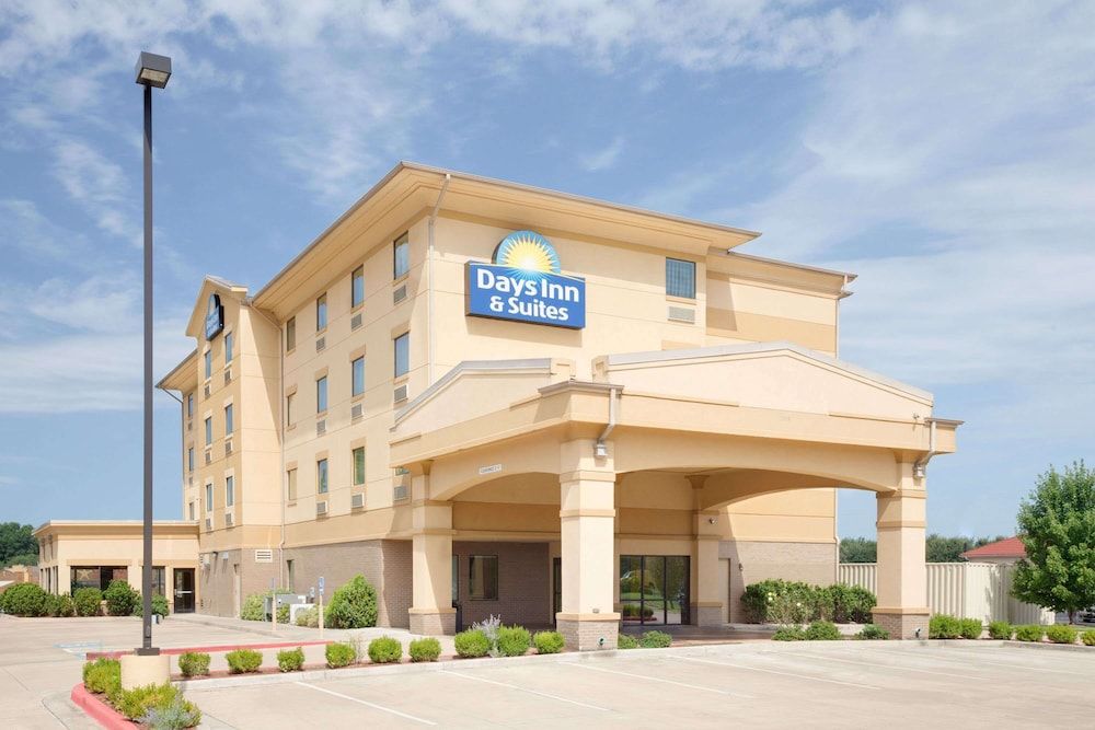 Days Inn & Suites by Wyndham Russellville 2 estrellas en Russellville