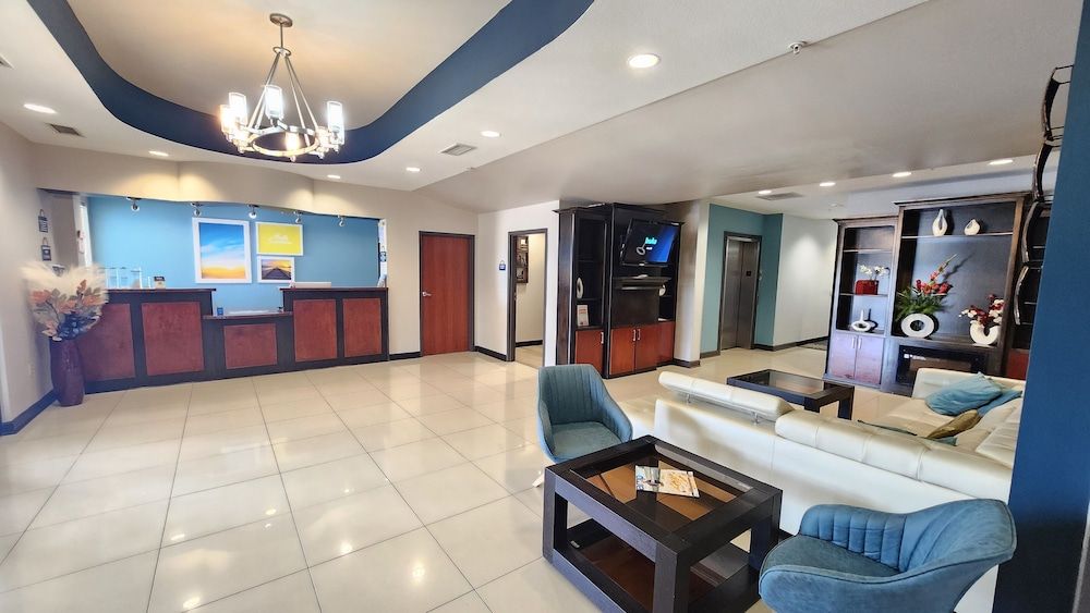 Days Inn & Suites by Wyndham Russellville 3