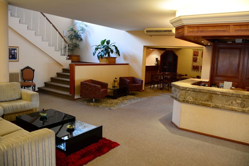 Hotel Crown 3