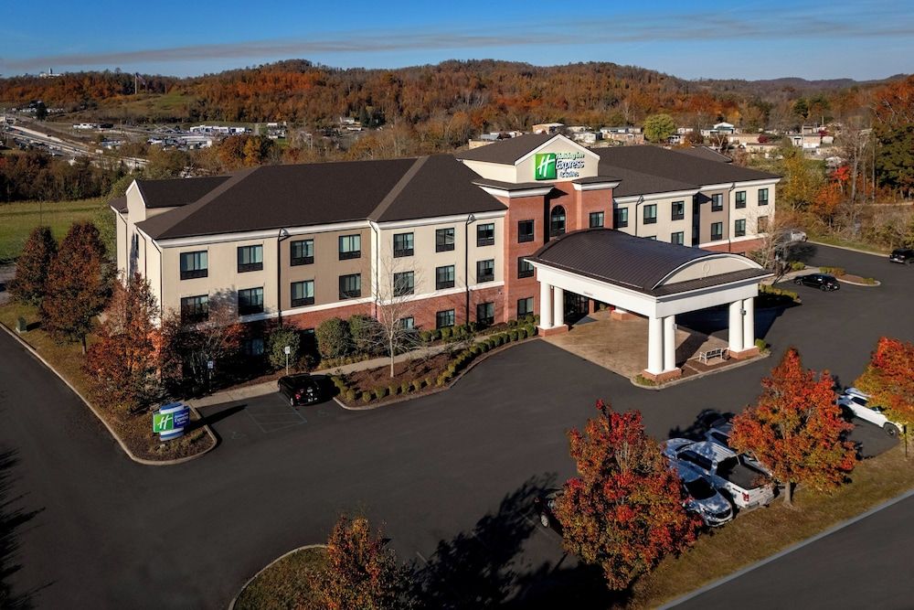 Holiday Inn Express and Suites Fairmont by IHG 3 estrelas em Fairmont