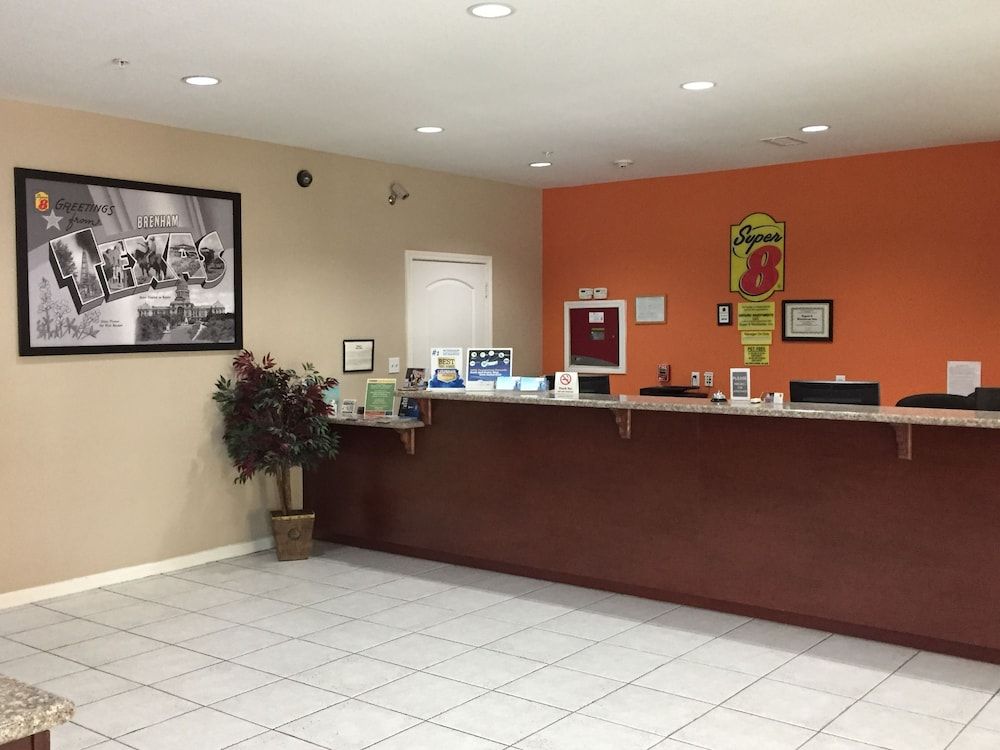 Super 8 by Wyndham Brenham TX 3
