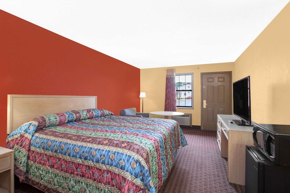 Knights Inn Wildersville 3