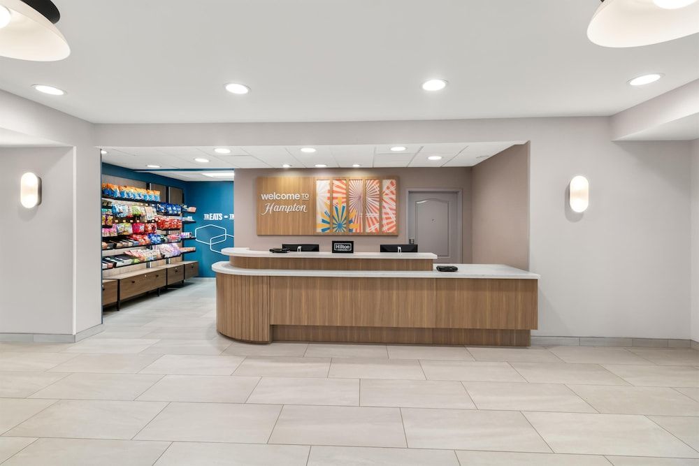 Hampton Inn & Suites New Castle 2