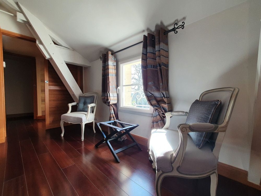 Chambre D'hôtes Château de Lussac 2