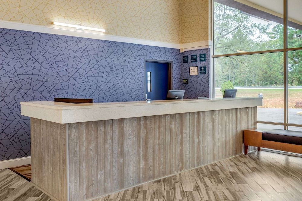Quality Inn & Suites Apex - Holly Springs 2