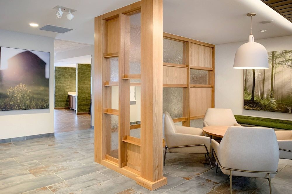 Fairfield Inn and Suites by Marriott Northfield 2