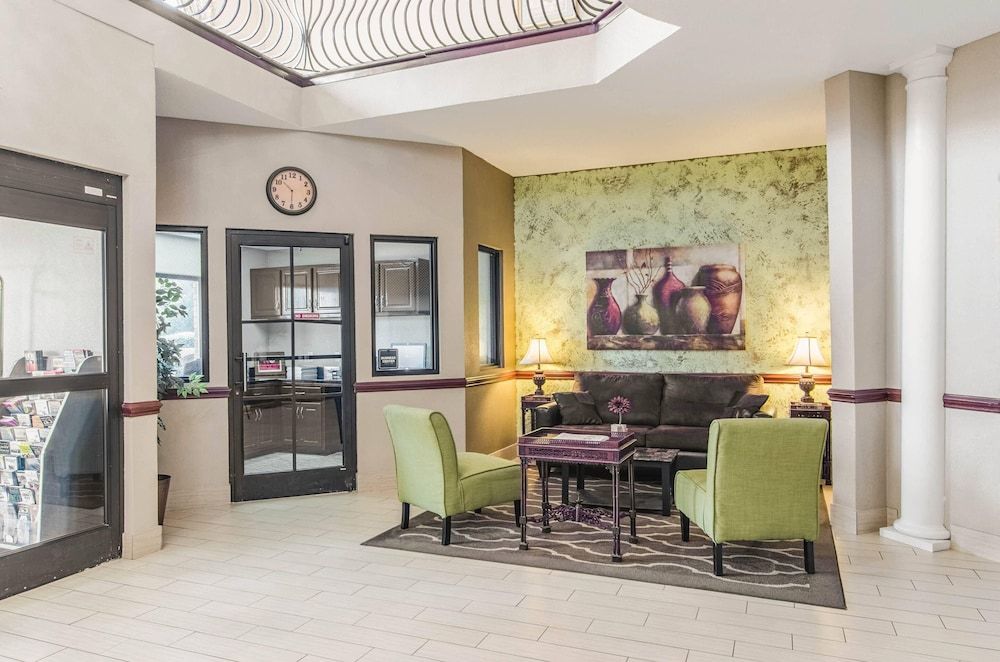Quality Suites Graham - Burlington South 3
