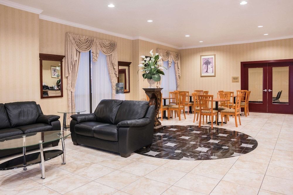 Super 8 by Wyndham Brookshire TX 2
