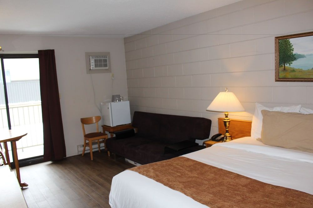 Armstrong Inn 3