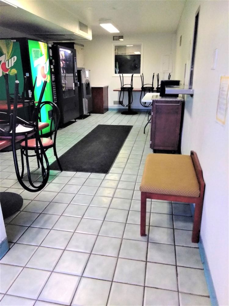 Red Carpet Inn Jeffersonville 2