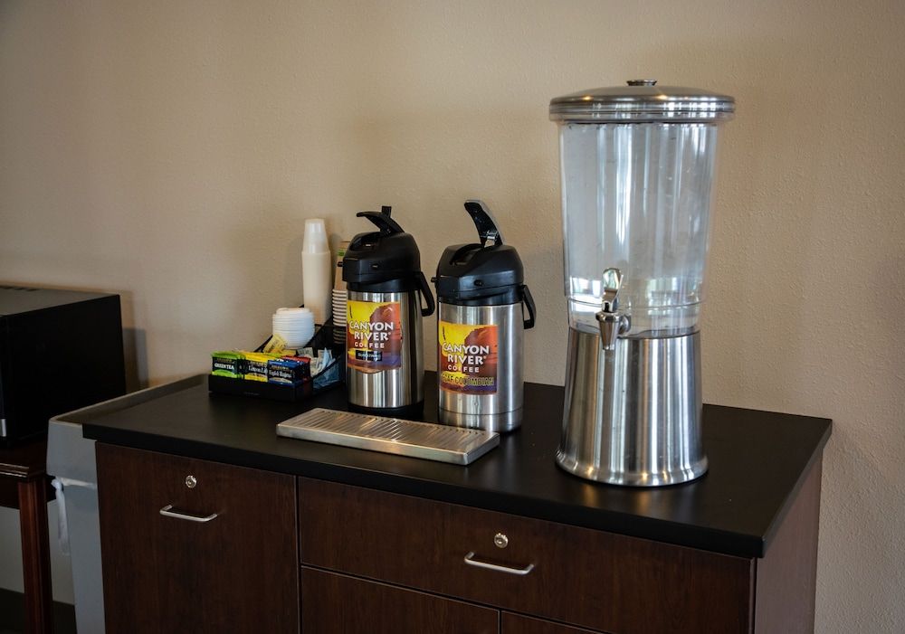 Lomira Inn and Suites 3