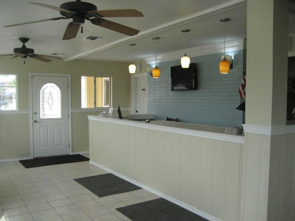 American Inn and Suites 2