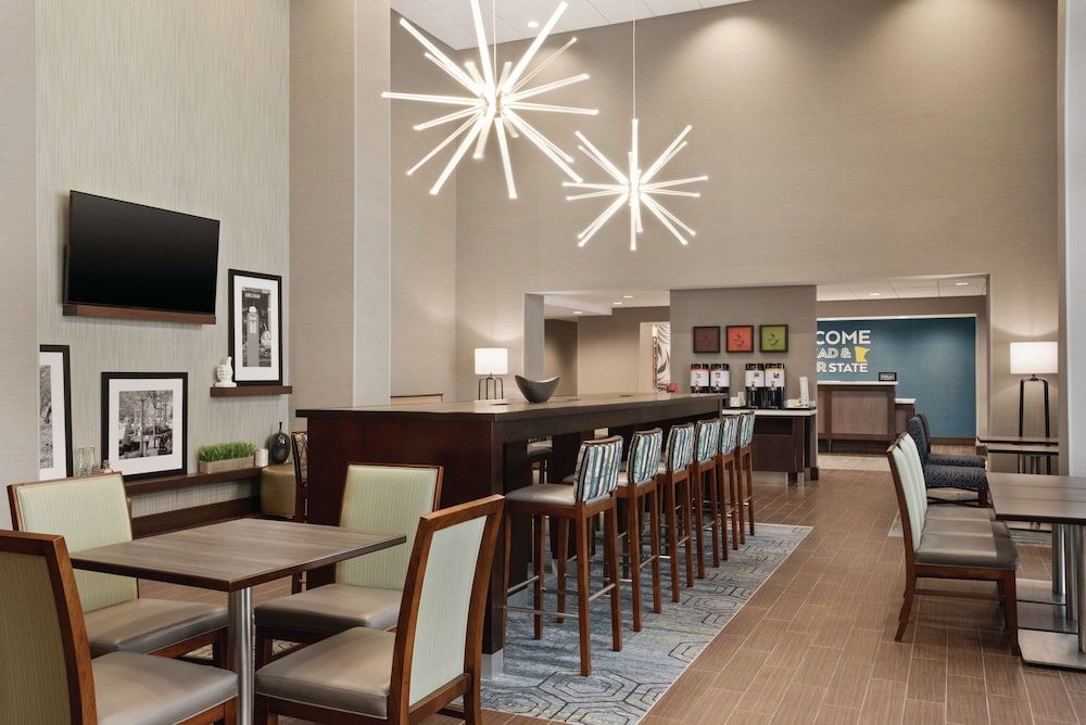 Hampton Inn Brooklyn Park 2