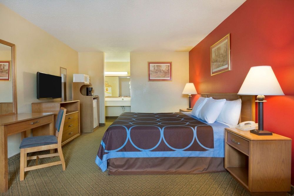 Super 8 by Wyndham Lancaster 3