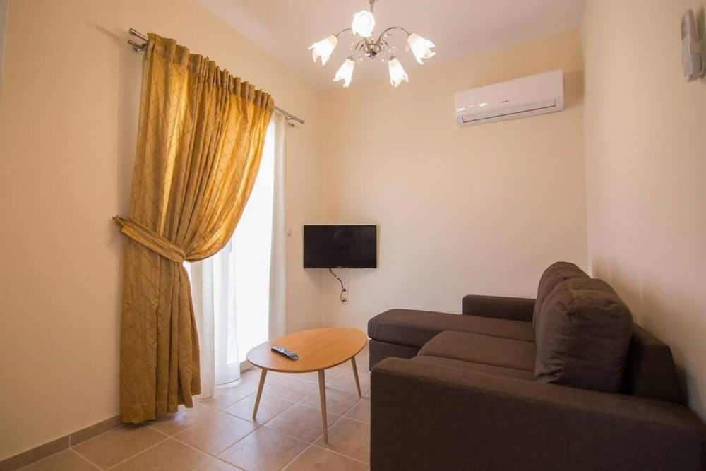 Villa Elpida at Minies 3