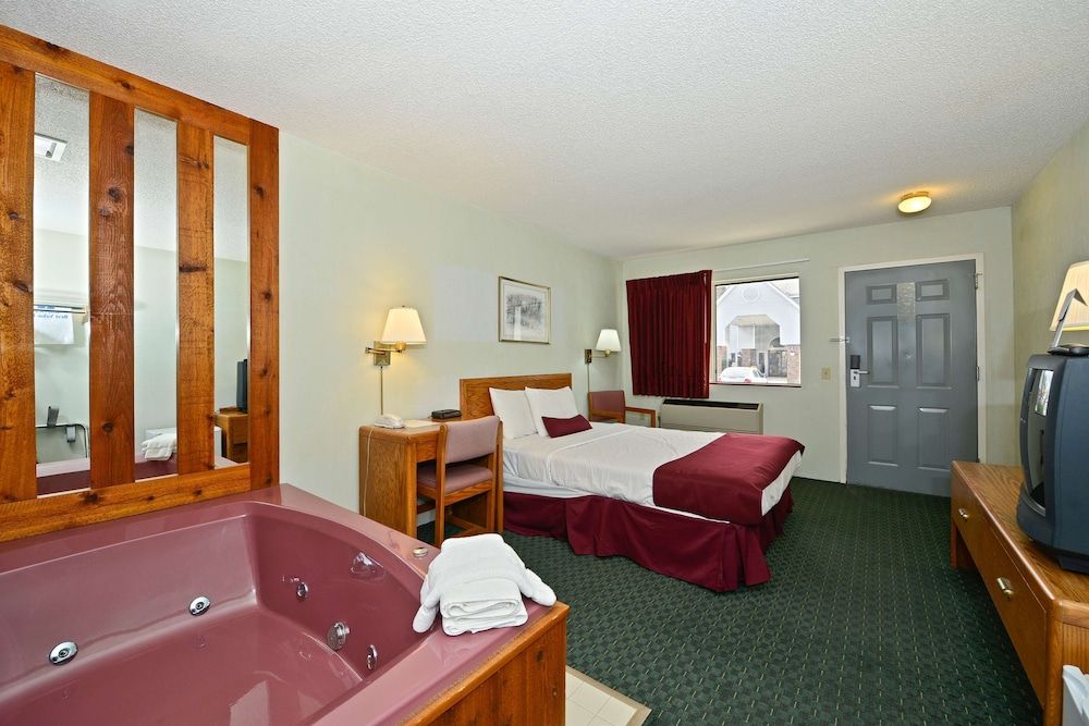 Americas Best Value Inn St. Ignace 3