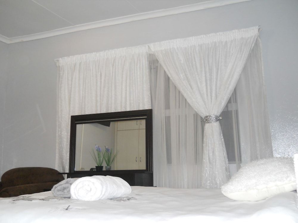 Noble Hearts Bed and Breakfast 3