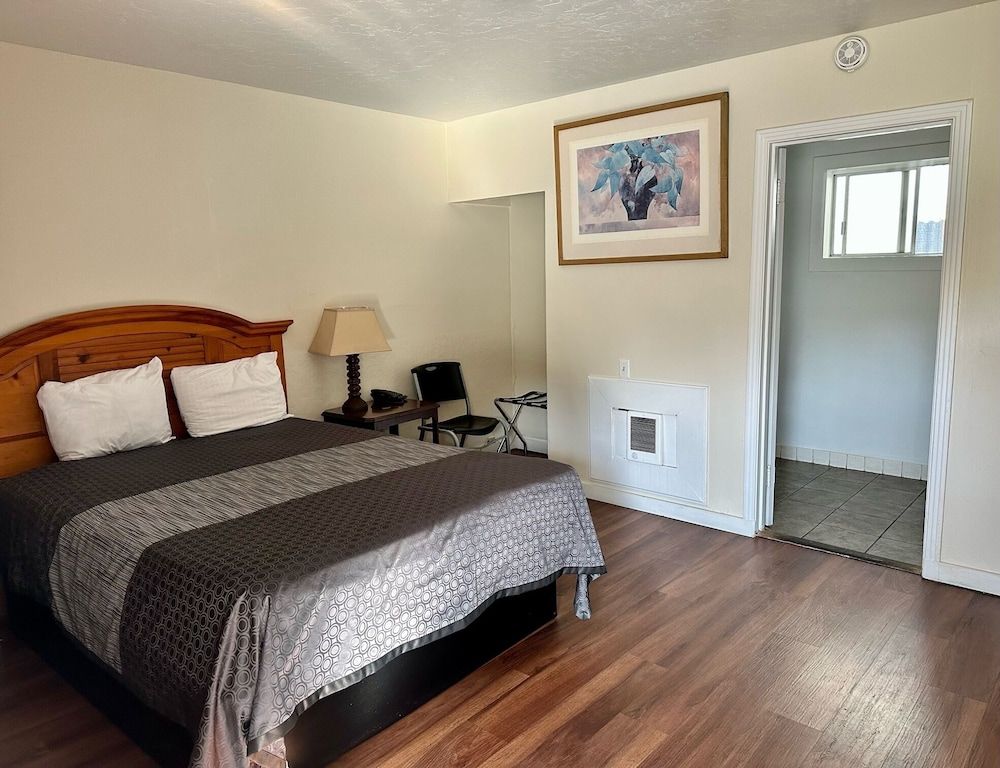 Lone Pine Motel 2