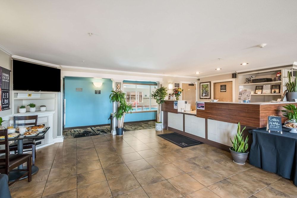 Red Lion Inn & Suites Sequim 2