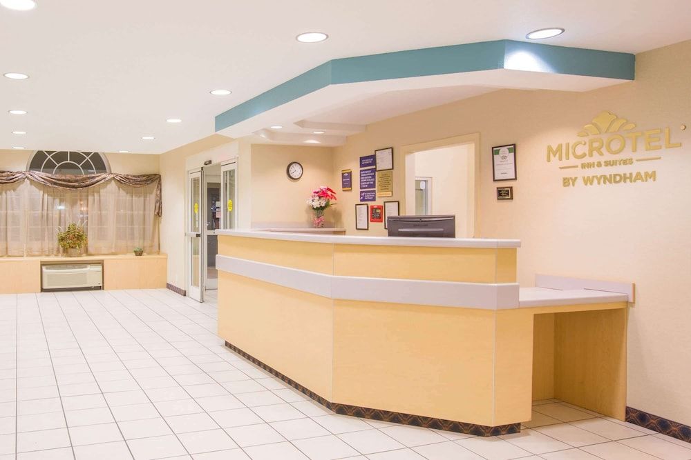 Microtel Inn & Suites by Wyndham Albertville 3