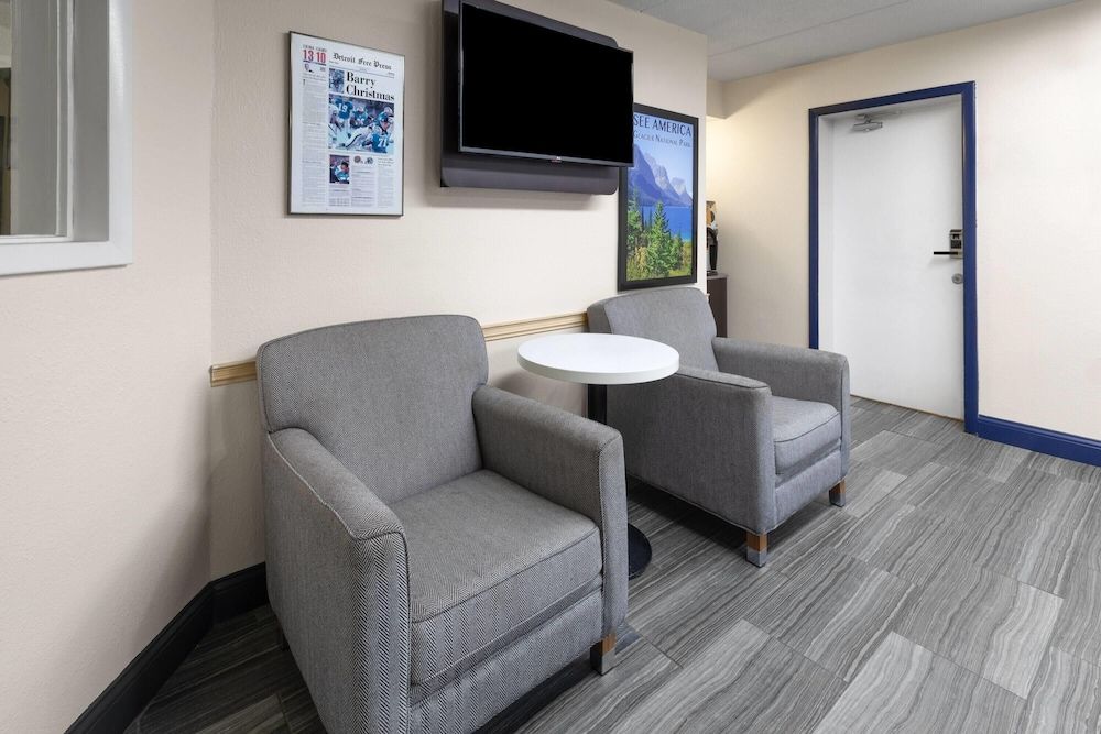 Travelodge by Wyndham Madison Heights MI 3